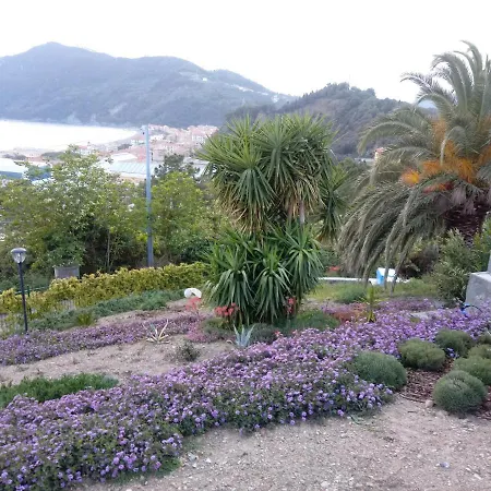 Taggiasca Con Piscina - Riva Trigoso