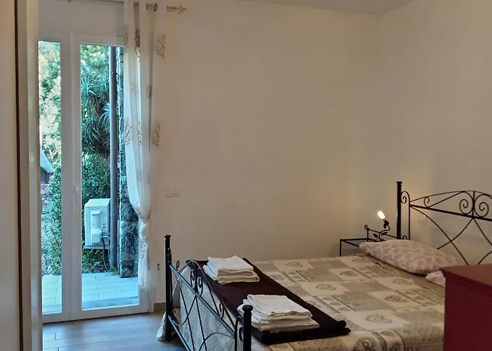 Taggiasca Con Piscina - Riva Trigoso * 东塞斯特里