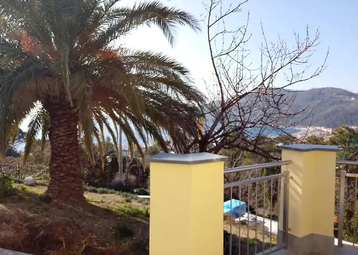 Taggiasca Con Piscina - Riva Trigoso